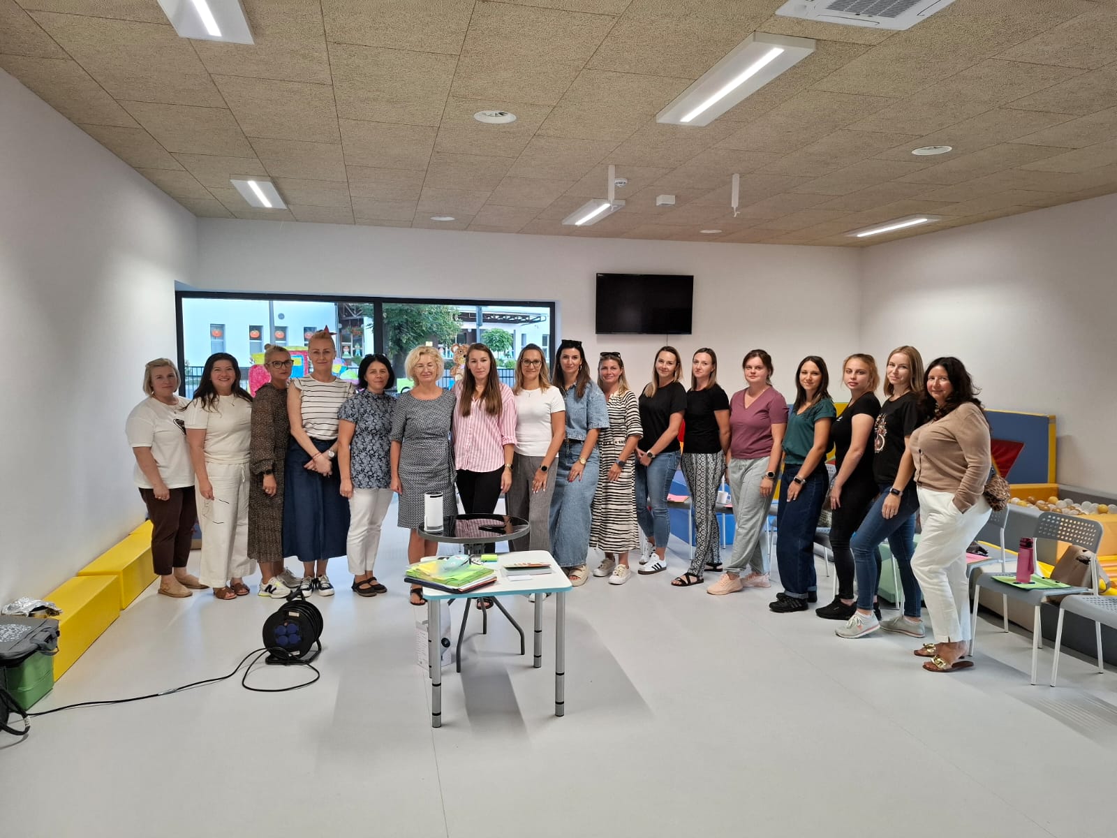 Profesjonalne wsparcie i inspirująca atmosfera – szkolenie dla opiekunek żłobkowych w Nysie