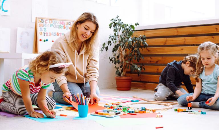 Zdobądź kwalifikacje do pracy w żłobku lub klubie dziecięcym
